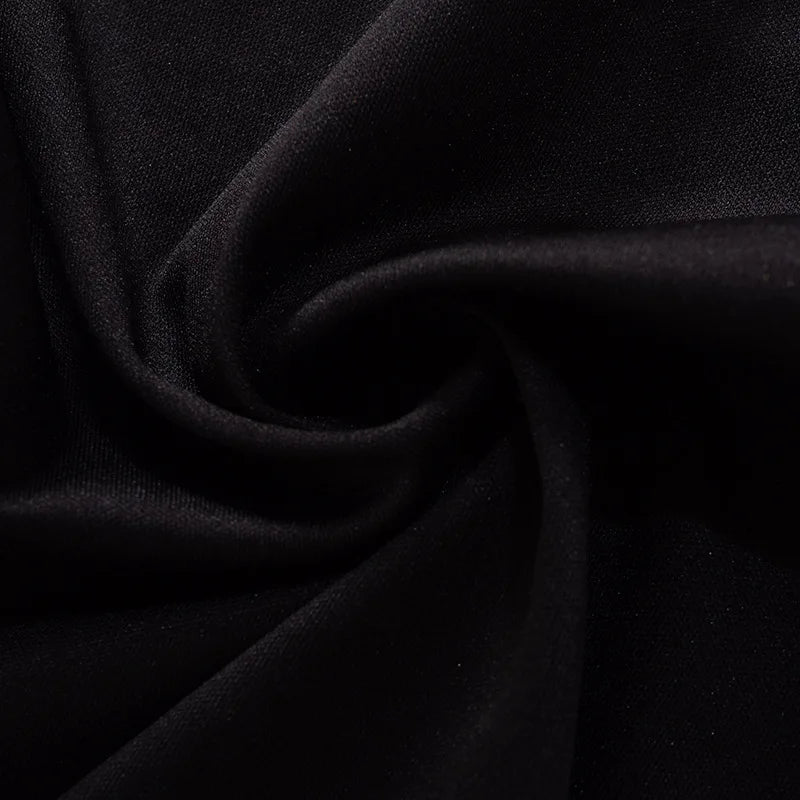 Vestido Negro Con Apertura Lateral