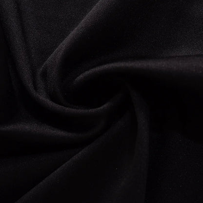 Vestido Negro Con Apertura Lateral